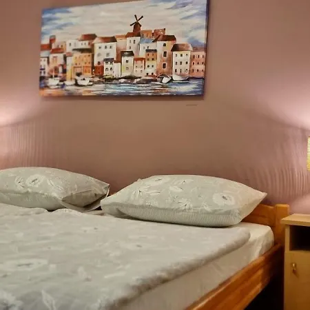 Lighthouse Center Gostinjska kuća 3*
