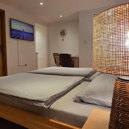 Gostinjska kuća Lighthouse Center 3*